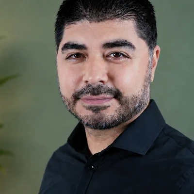 Kadir &Ouml;zt&uuml;rk